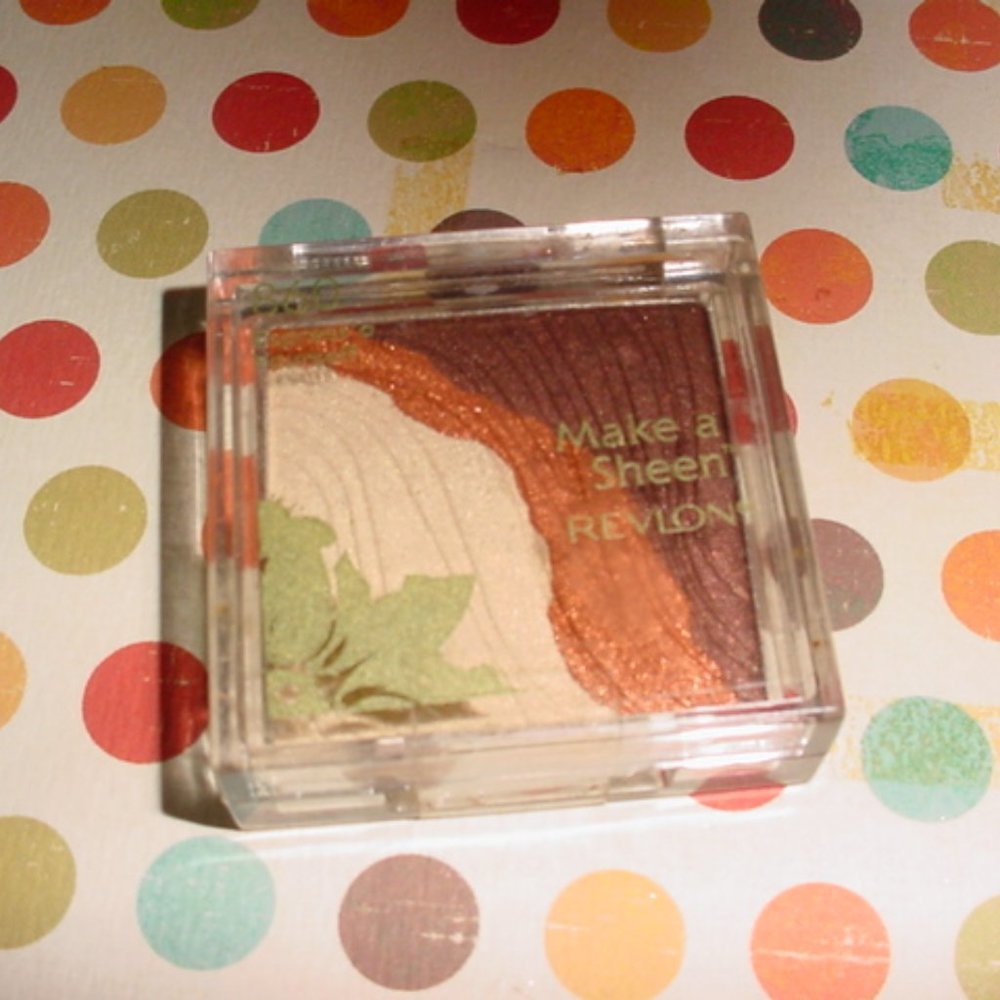 REVLON Sealed Lustrous Shadow ESPRESS O YOURSELF